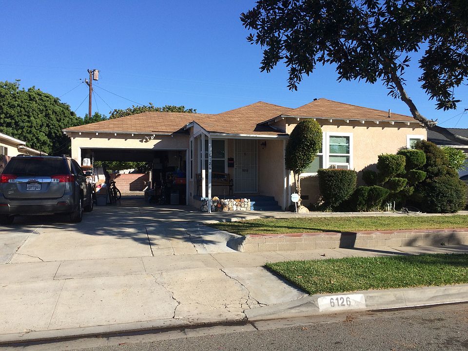 Cute house, great middle of the block location.
