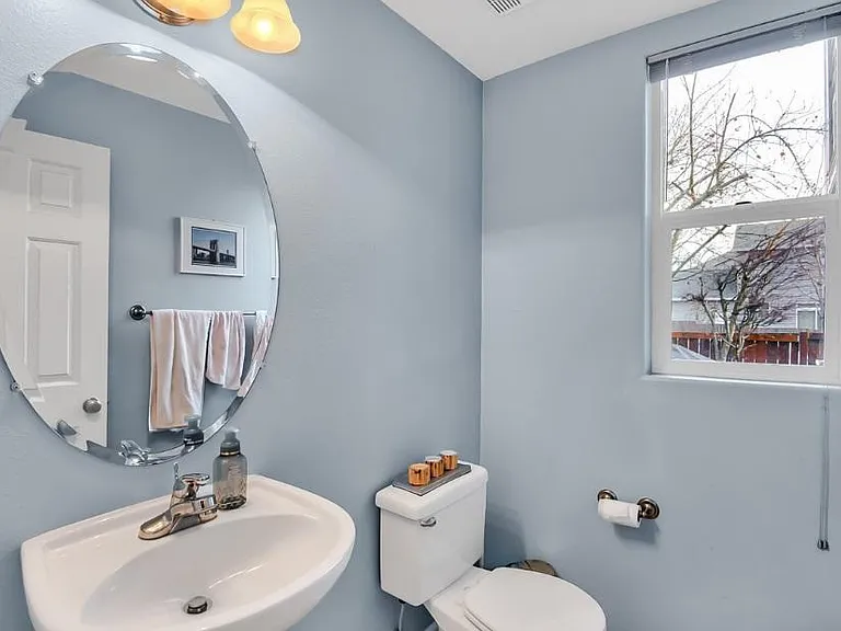 10251 NE Okanogan St #4 — Photo 4