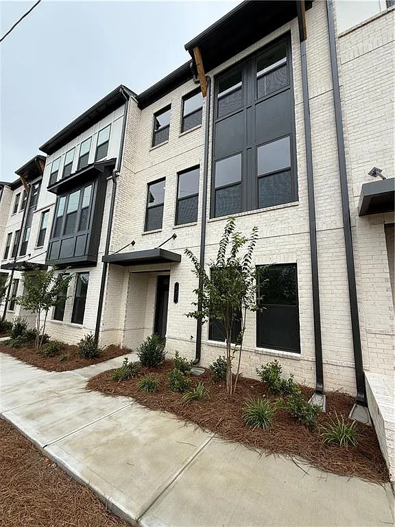 4 bed, 3.5 bath, 2314 sqft, $3,000 — Photo 1