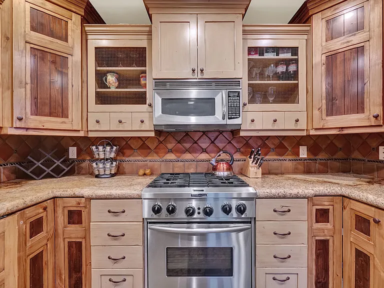 1019 Norfolk Ave — Photo 3