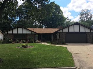 2072 S 104th St, West Allis, WI 53227