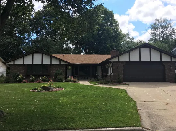 2072 South 104th STREET, West Allis, WI 53227