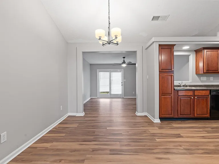 305 Spring Valley Ln — Photo 15