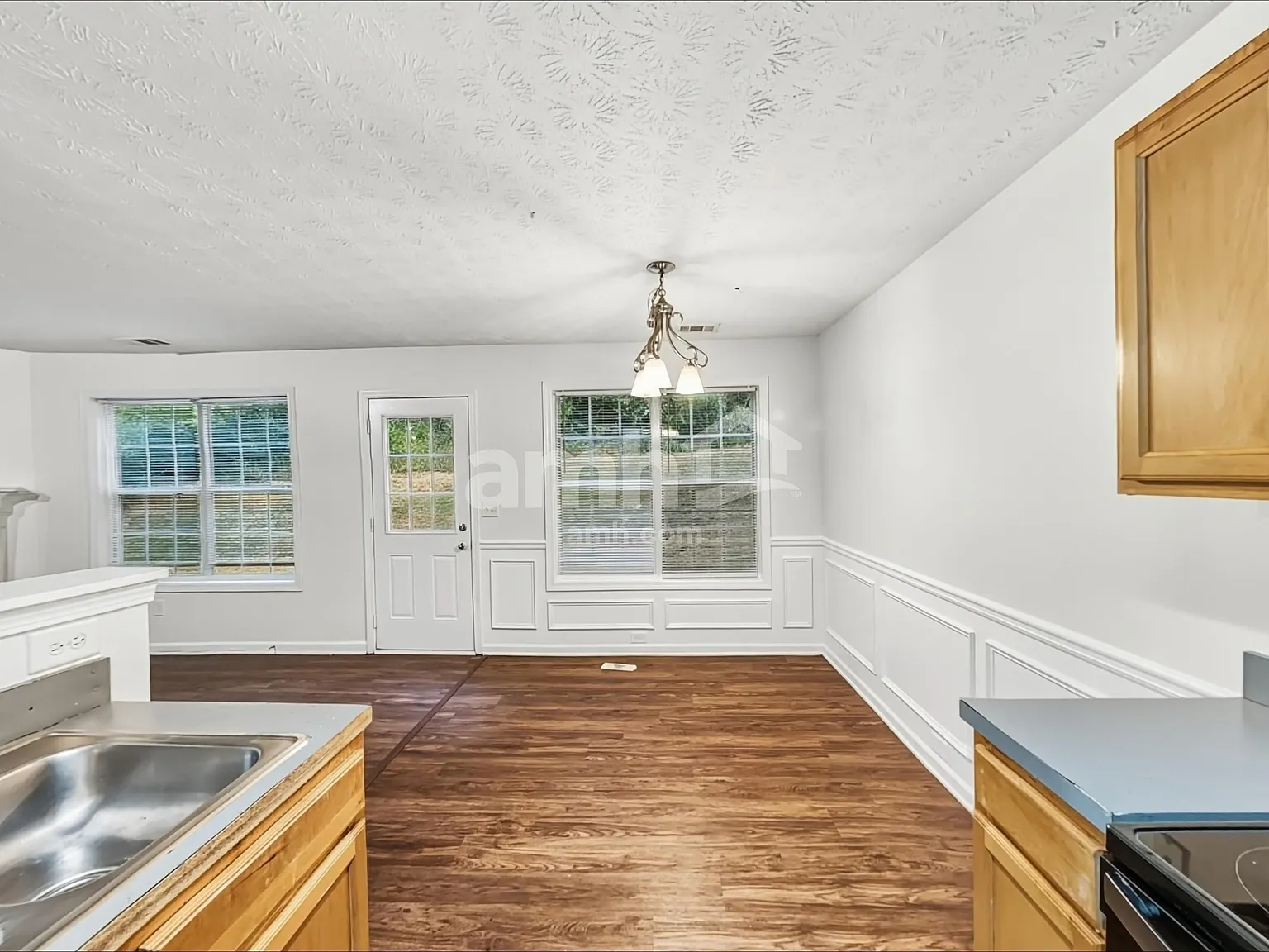 3 bed, 2.5 bath, 1843 sqft, $2,000 — Photo 4