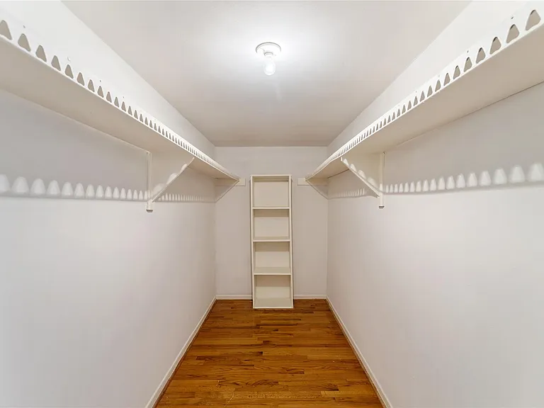 359 N Post Oak Ln #127 — Photo 22