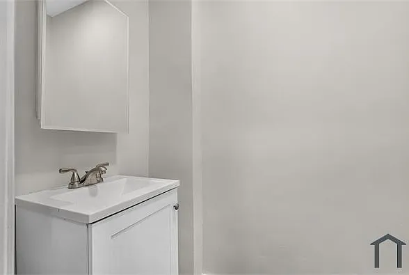 2533 Christian St — Photo 11