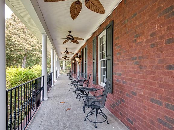 5th image of 2223 Fox Hill Dr