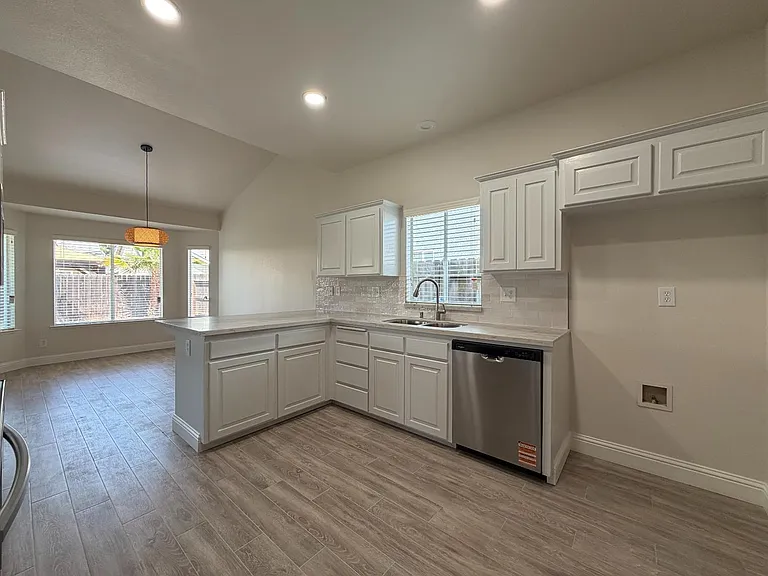 2128 E Saint Andrew Dr — Photo 13