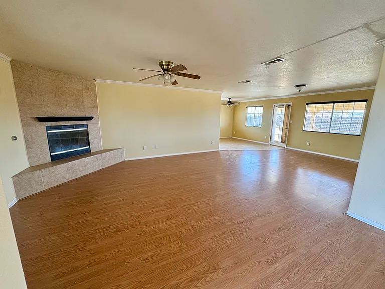 9000 Underwood Ave — Photo 4