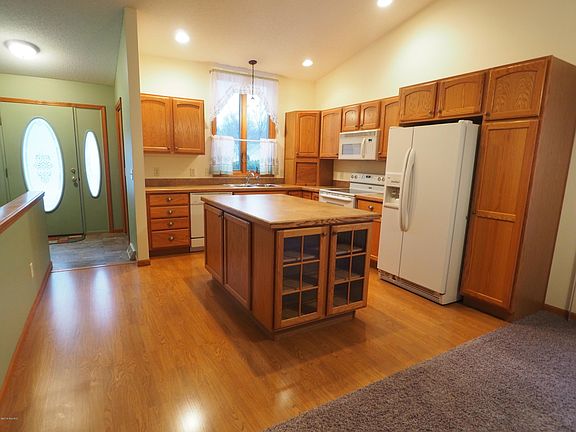 4th image of 1143 Aspen Dr