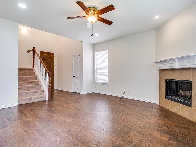 15924 Alvarado Dr — Photo 4