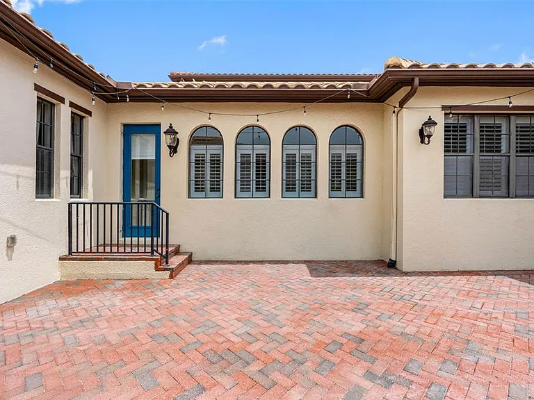 6022 Beacon Shores St — Photo 8