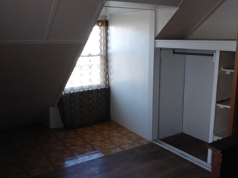 2nd image of 812 W Main St