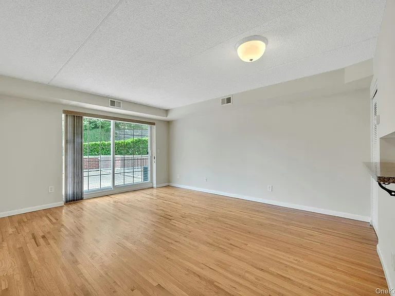 70 Lime Kiln Rd #2H — Photo 7