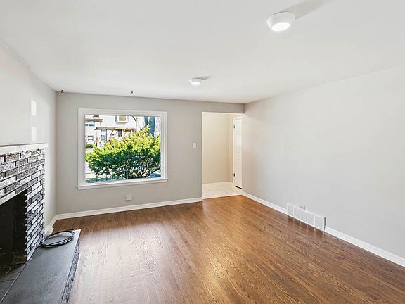 3rd image of 124 Judith Ln