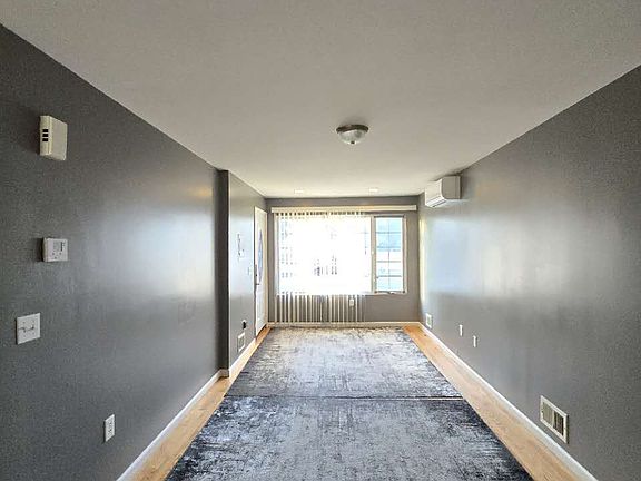 4th image of 3730 Hylan Blvd #1