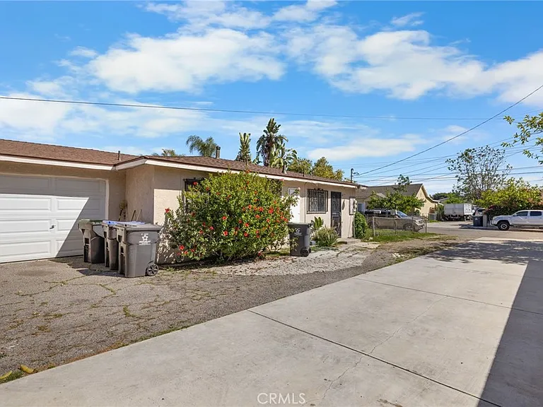 207 E Flora St — Photo 37