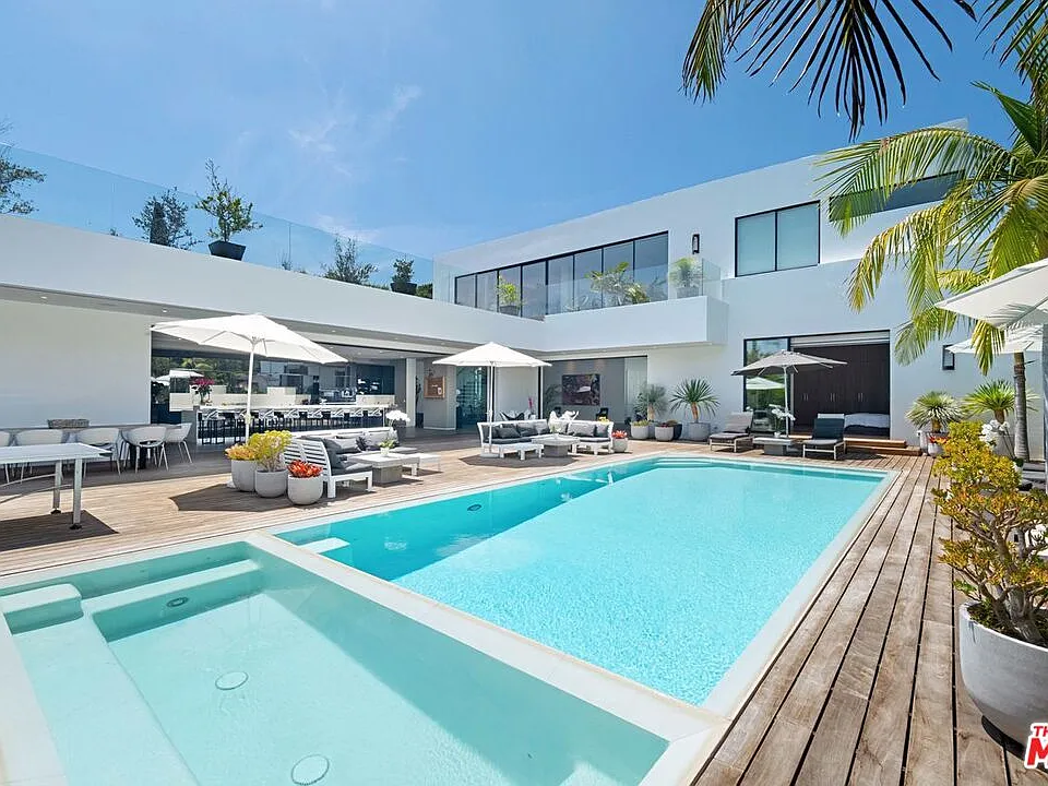 9570 Sunset Blvd