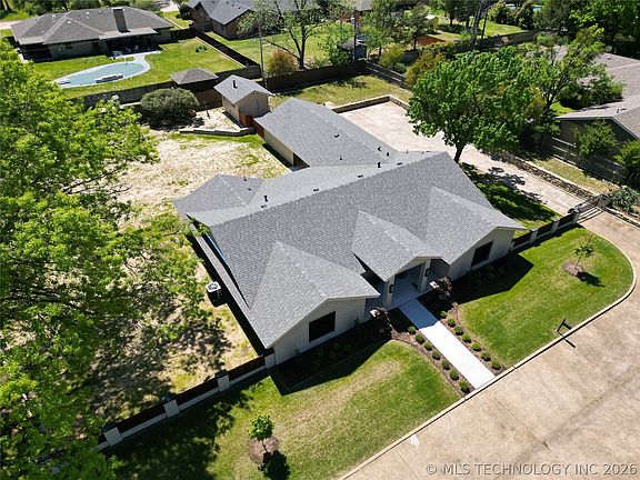 4th image of 2200 Cloverleaf Pl