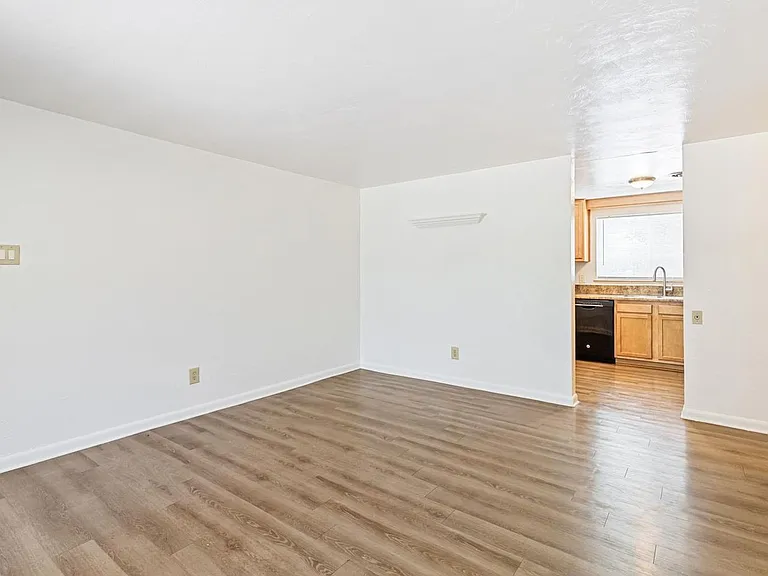 1679 Reed St — Photo 37