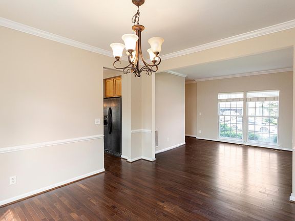 3rd image of 3265 Nolen Ln