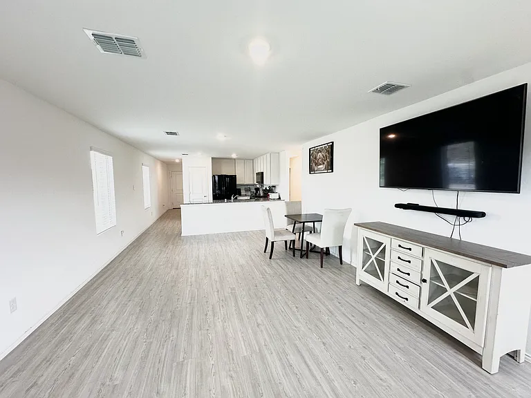 4152 Silverstein St — Photo 9