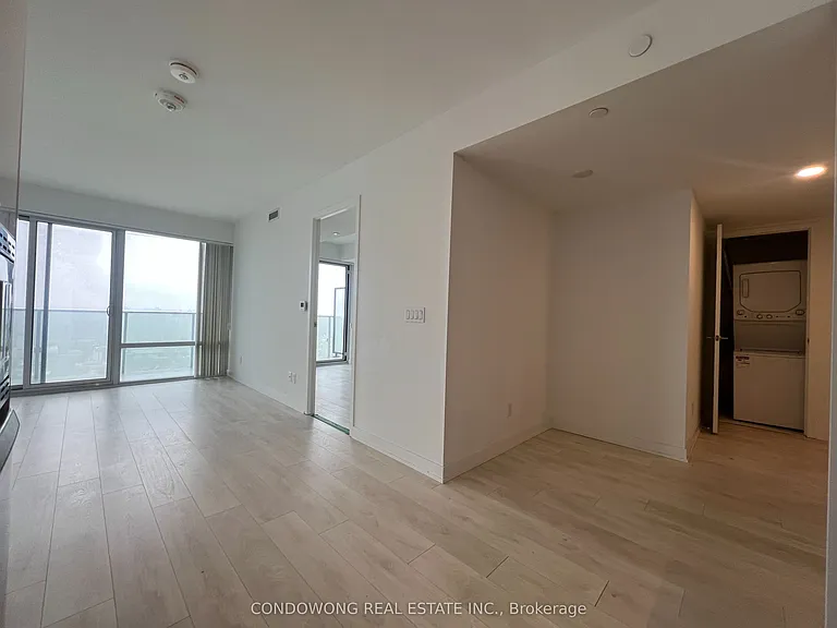 501 Yonge St #4812 — Photo 2