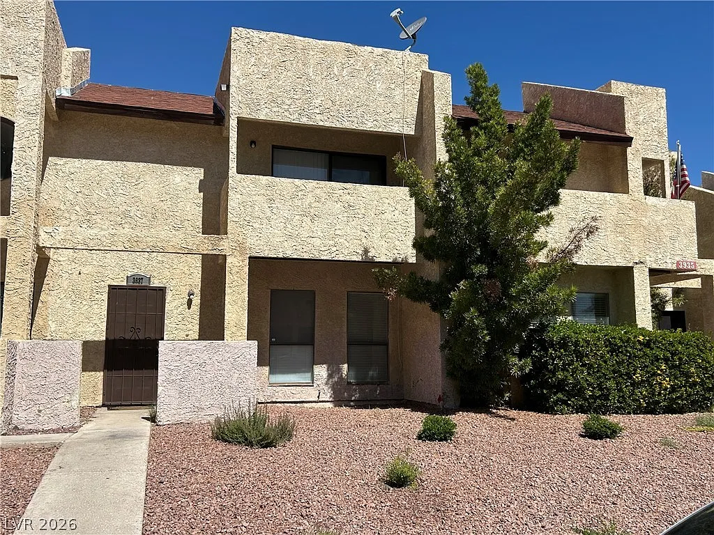 2 bed, 1.5 bath, 1280 sqft, $1,750 — Photo 1