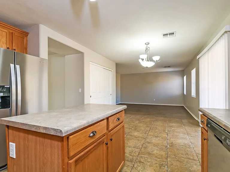 11542 W Mountain View Rd — Photo 6