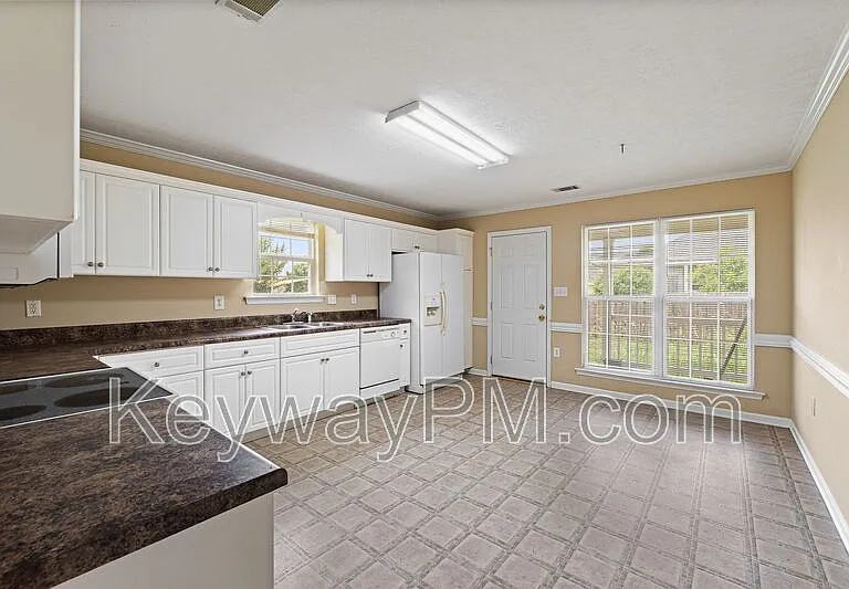 313 Elbrus Way — Photo 6