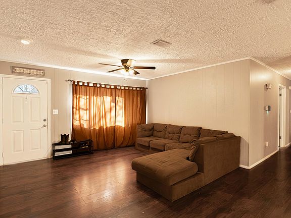5th image of 500 Madelaine Dr