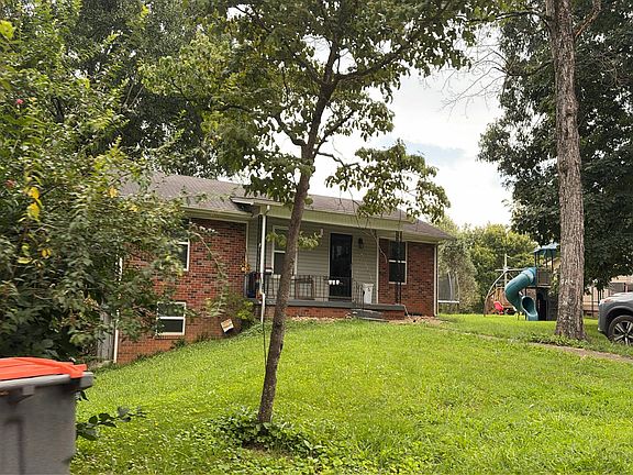 3rd image of 712 Woodland Dr