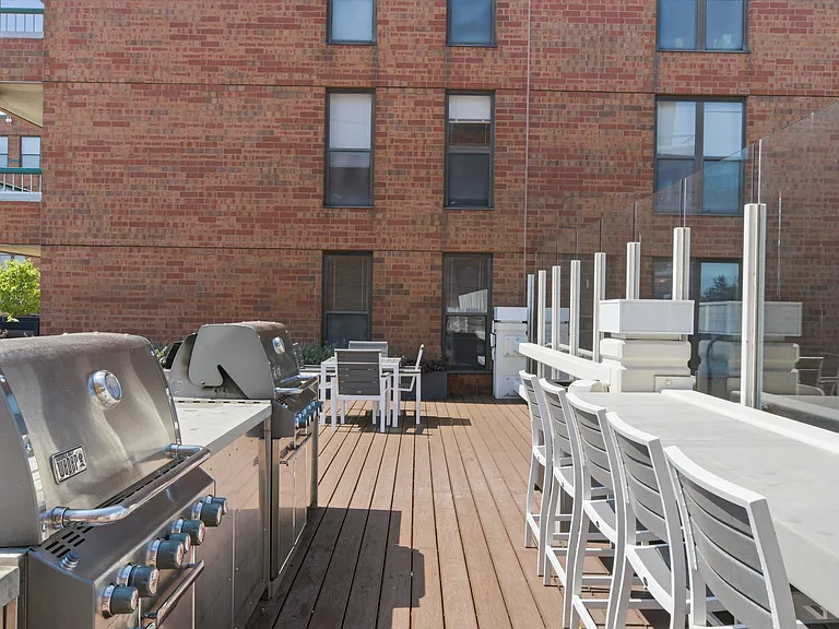 Evanston Place — Photo 11