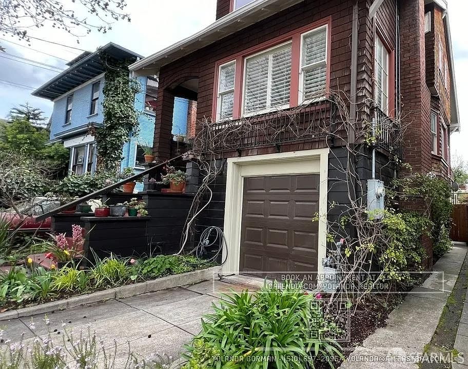 2nd image of 2124 Prince St