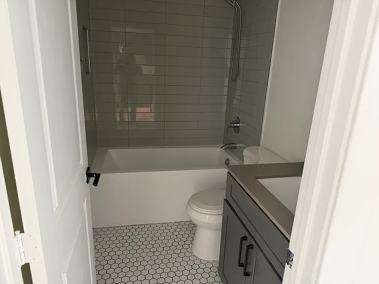 310 1/4 S Kenmore Ave #201 — Photo 8
