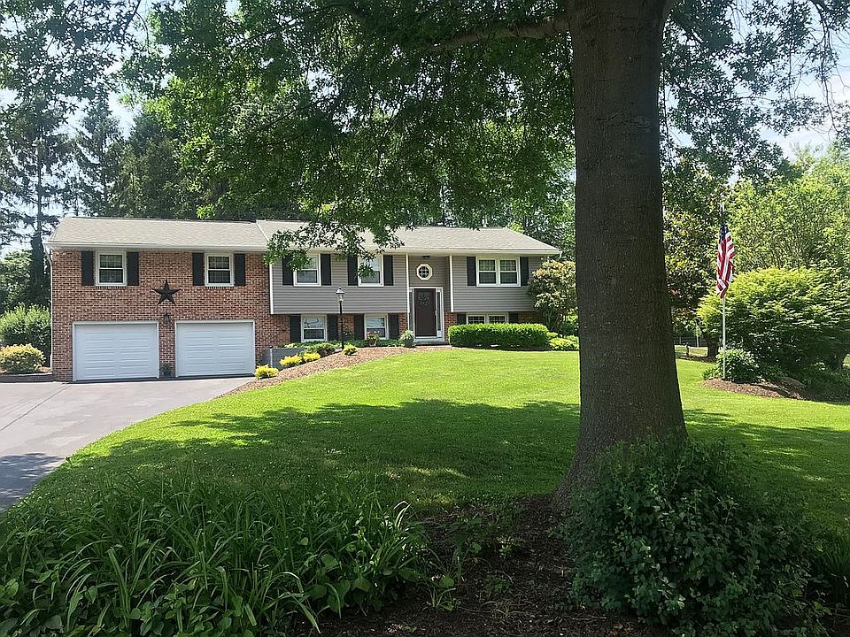 1st image of 690 Clarks Ln