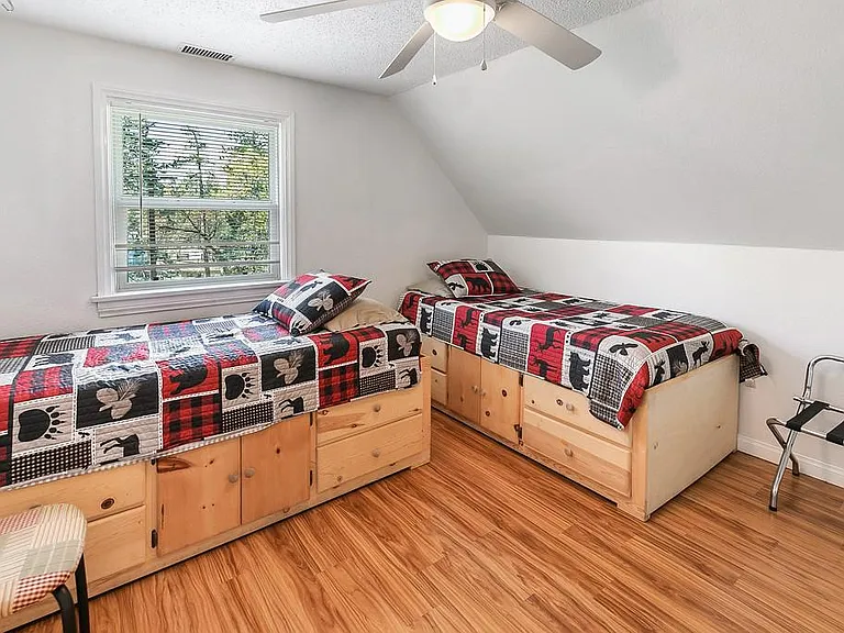 2726 View Dr #MAIN HOUSE — Photo 8