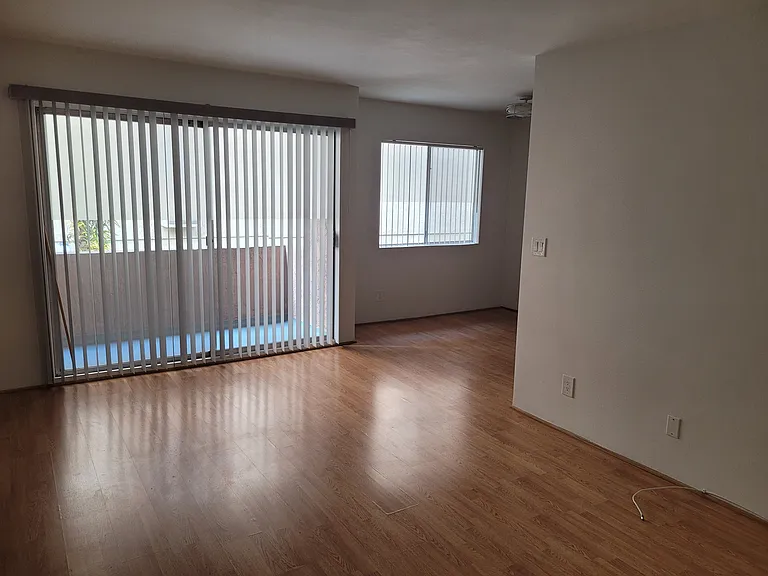 1410 Venice Blvd #6 — Photo 8