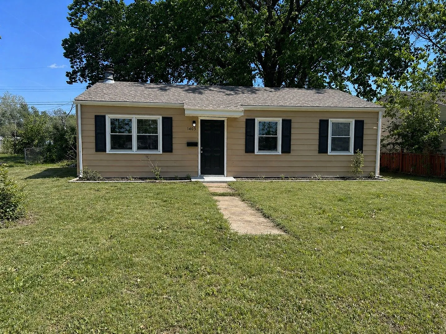 For Lease — Photo 1