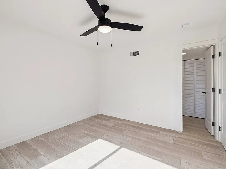 Ocean Villas Apartments — Photo 37