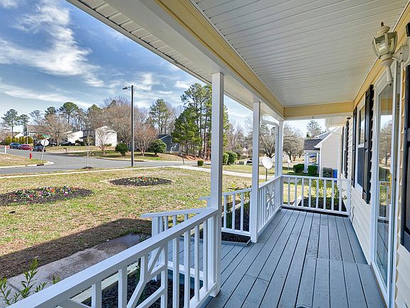 5th image of 806 Larchwood Dr