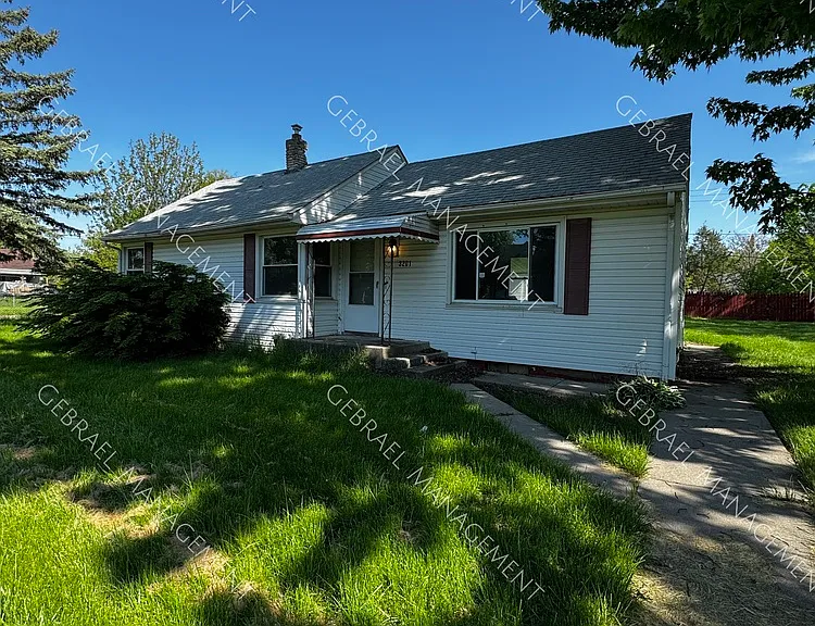 3201 Woodrow Ave — Photo 2