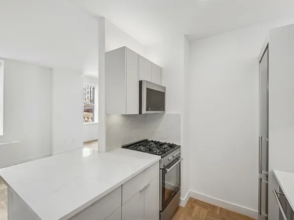 20 Exchange Place image 4 of 24