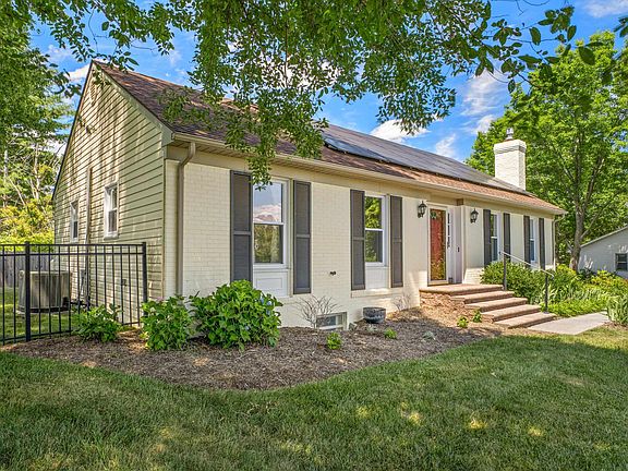 2nd image of 1906 Lacy Ln