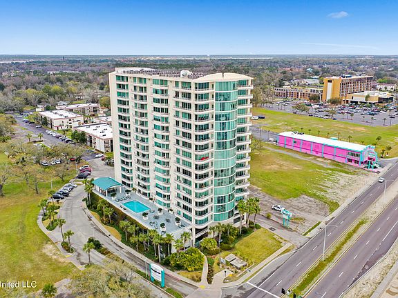 4th image of 2060 Beach Blvd Unit 102