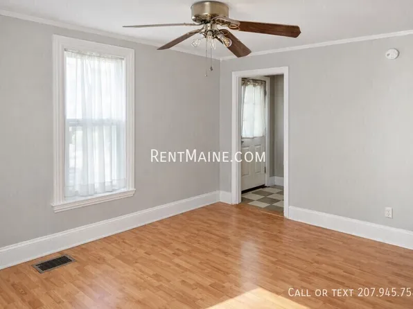 92 Fling St, Brewer, ME 04412