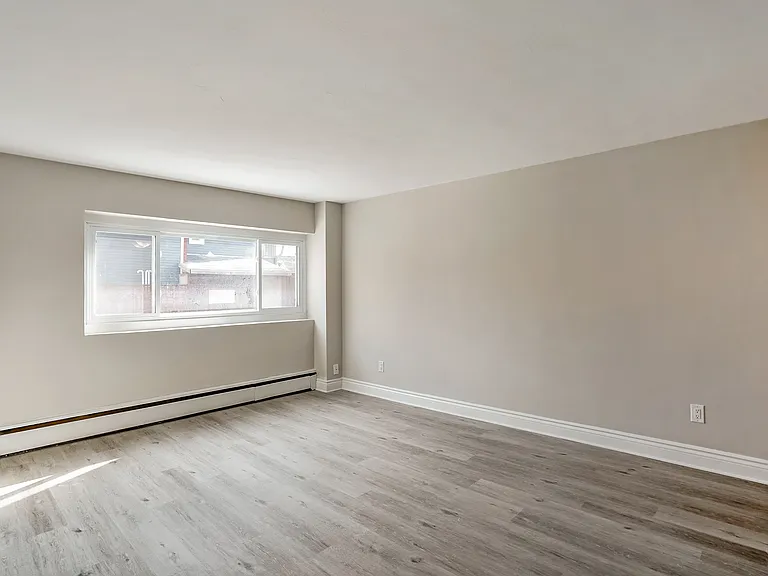 99 Cartier St — Photo 14