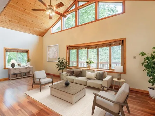 15771 Sherwood Trl, Zumbrota, MN 55992