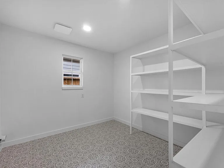 1826 Woodcrest Dr — Photo 9