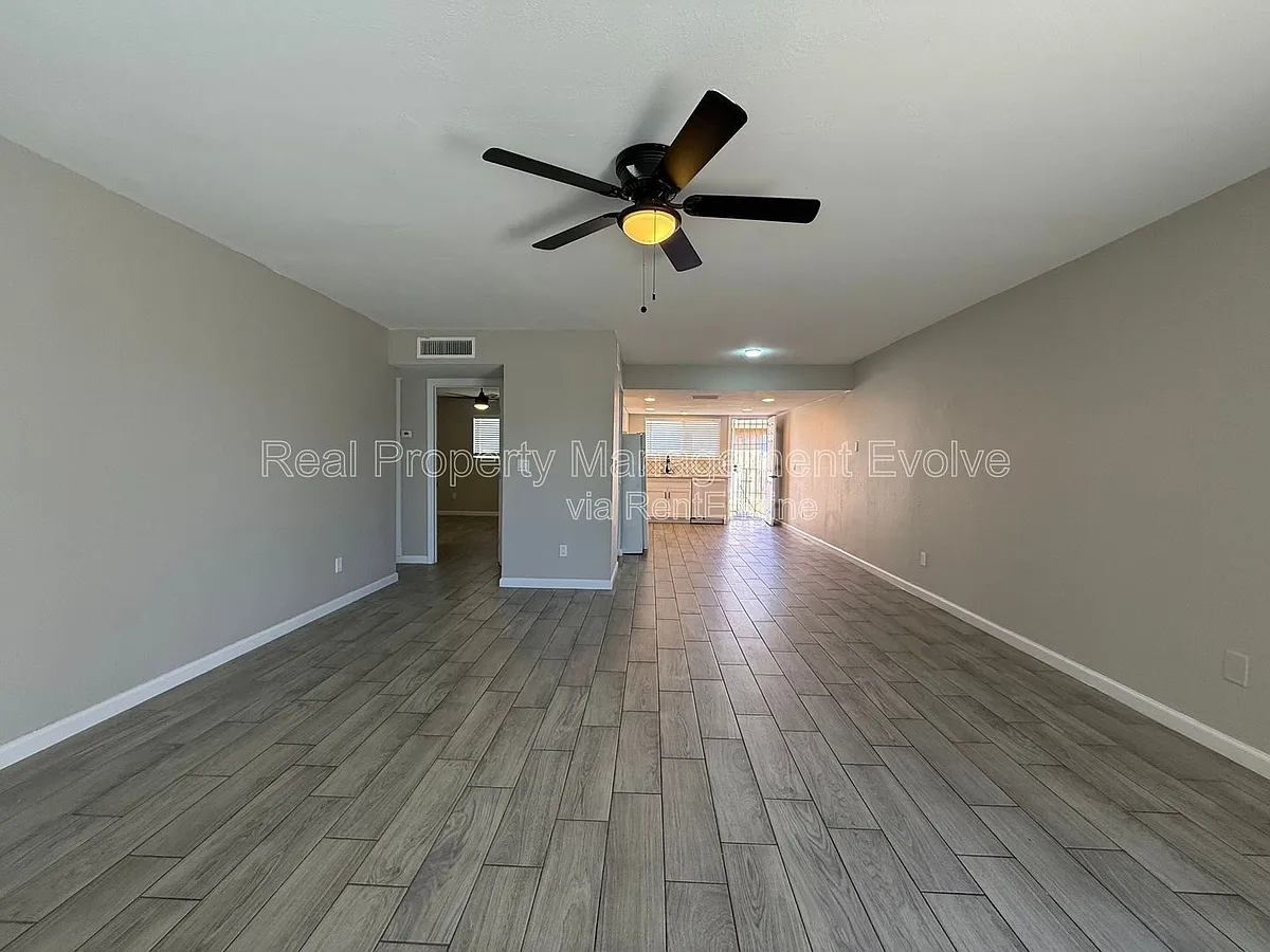 Building Photo - 3302 W Loma Ln #3